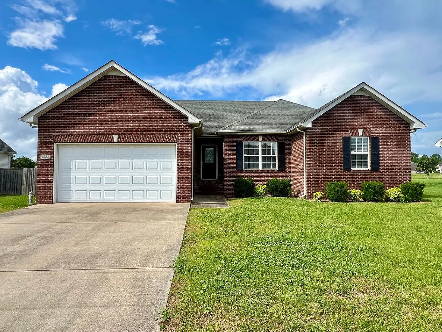 3 BR 2.5 Home+ Lrg Bonus, *Fenced Backyard* Blackman Area — Photo 1