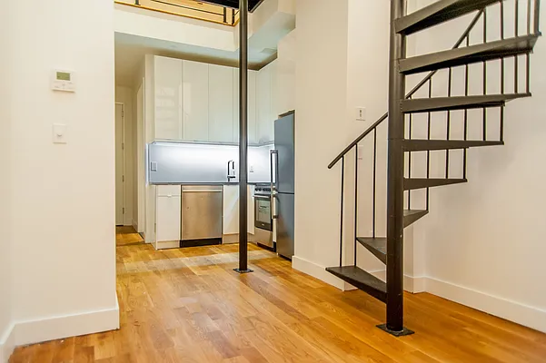 Rented by Nooklyn NYC LLC | media 105