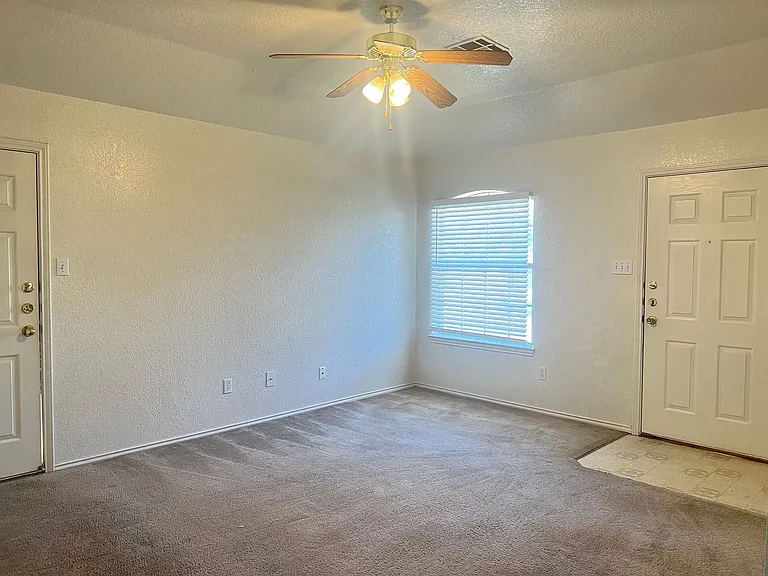 2608 Edgefield St — Photo 2