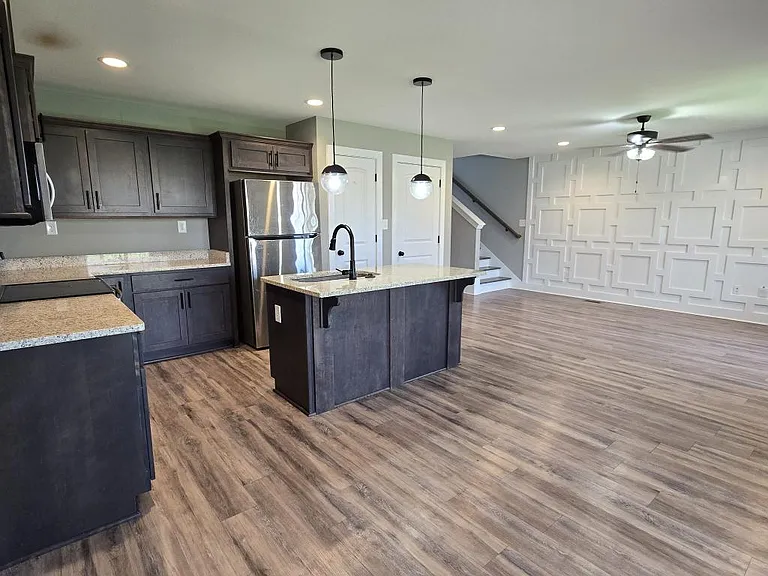 414 Oak St — Photo 8