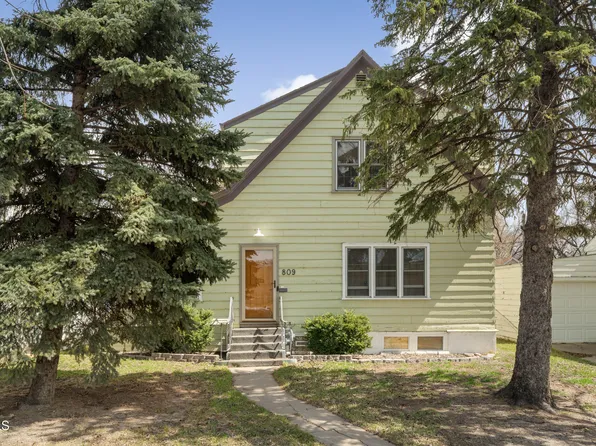 809 N 9th St, Bismarck, ND 58501
