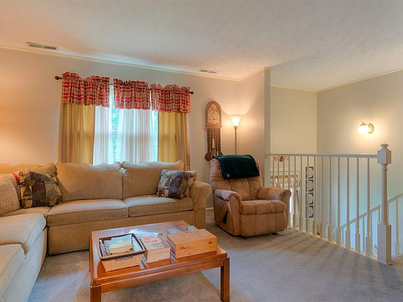 4th image of 5463 Vaughan Ave