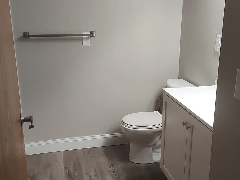 219 E Clayton Ave — Photo 2
