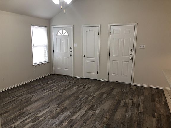 3rd image of 300 Robin St