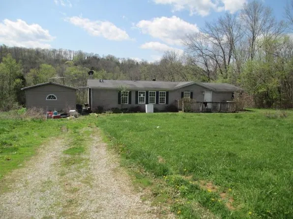 151 Combs Ln, De Mossville, KY 41033