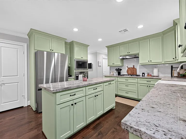 746 Stone Mountain Dr — Photo 9