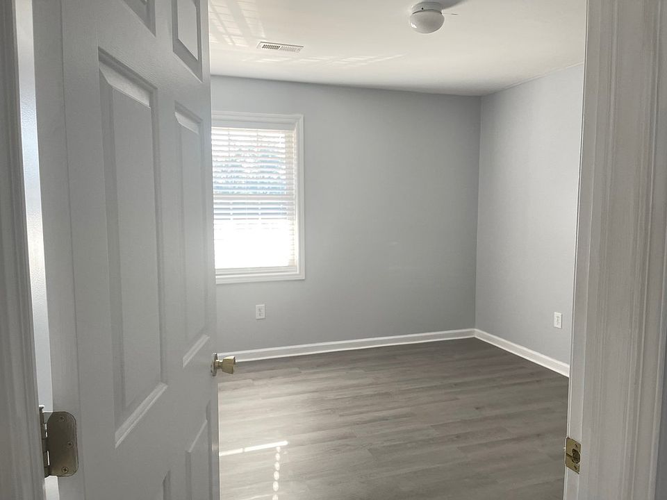 1st image of 208 Evergreen Pl #208