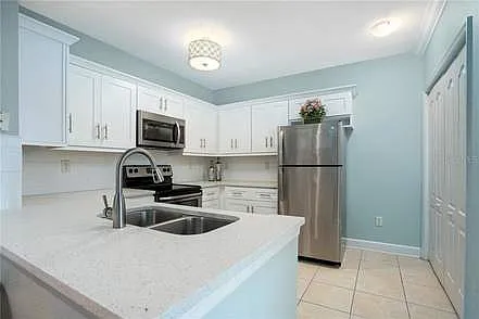 300 E South St #6001 — Photo 4