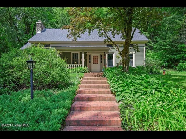 131 Gracemoore Rd, Saratoga Springs, NY 12866