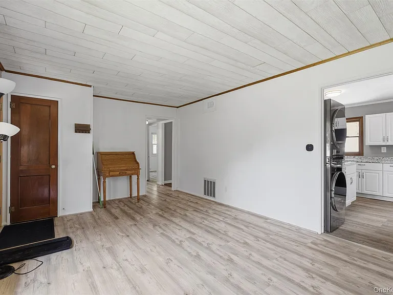 15 Forshee St — Photo 3