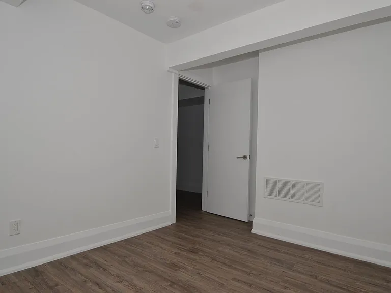 132 Dewhurst Blvd #BASEMENT — Photo 2