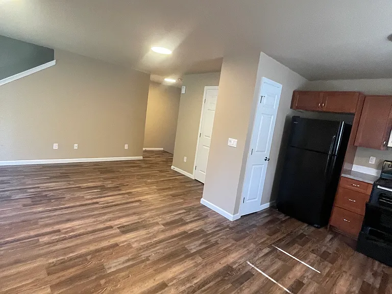 672 Hansen St SE #A — Photo 4