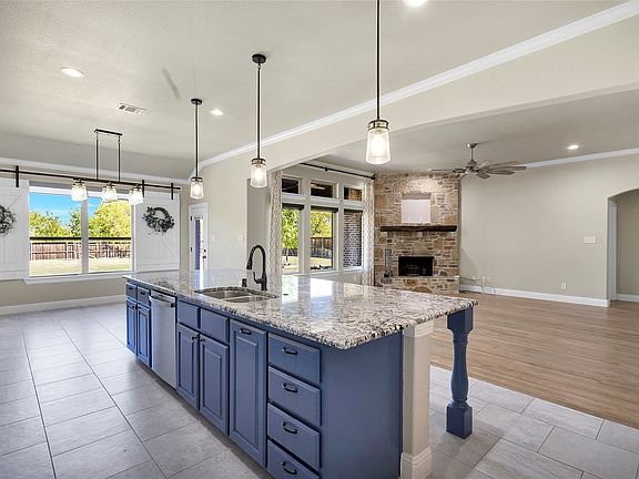 5th image of 341 Amber Ln