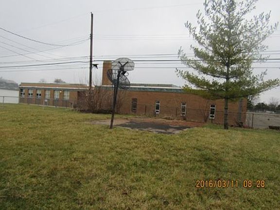2nd image of 736 Maurine Dr