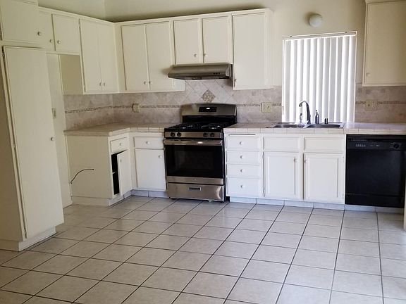 4th image of 610 S Edenfield Ave