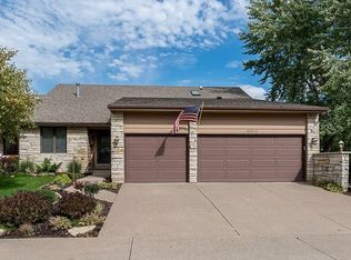 3355 E Ridge Dr, Bettendorf, IA 52722