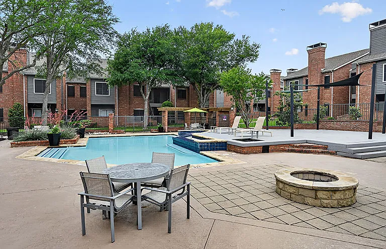 The Versailles Apartments — Photo 28