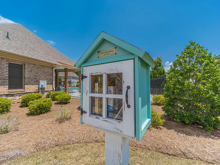 4740 Alexandria Ave — Photo 52