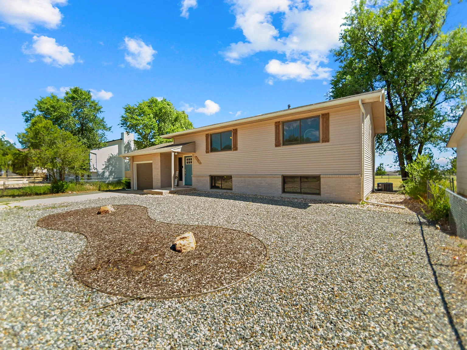 4 bed, 1809 sqft, $2,300 — Photo 3