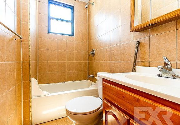 2nd image of 172 Knickerbocker Ave #2RR