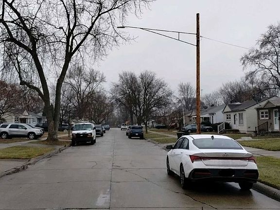 Exterior Neighborhood (street photo)