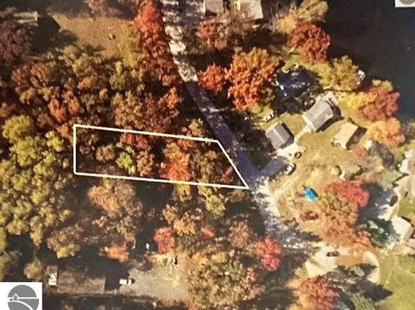 6875 W Shore Dr #108, Weidman, MI 48893