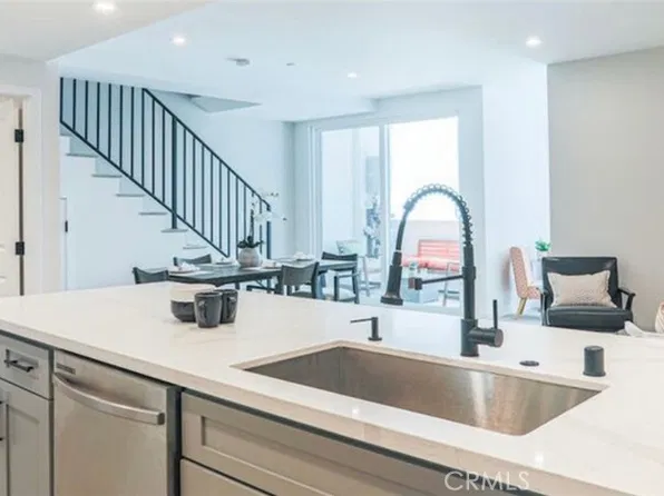 7022 Alabama Ave #304, Canoga Park, CA 91303