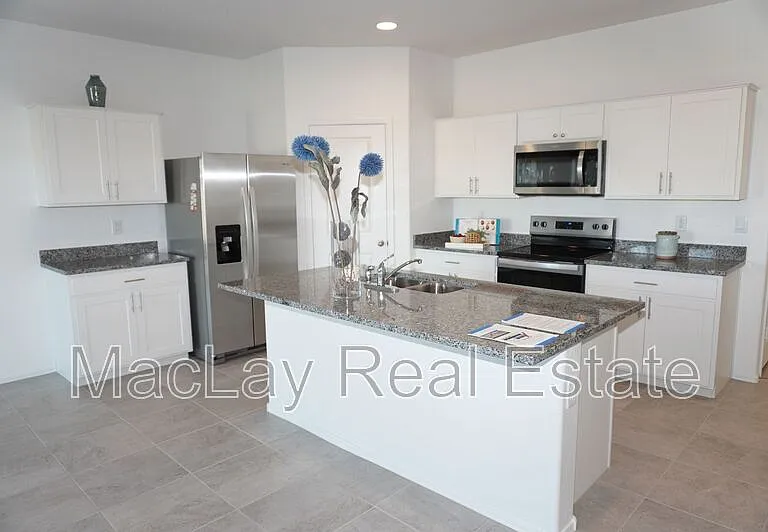 1164 W Chimes Tower Dr — Photo 2