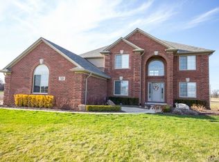 7325 Evergreen Trl, Almont, MI