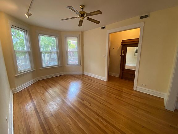 2nd image of 2028 W Melrose St #1