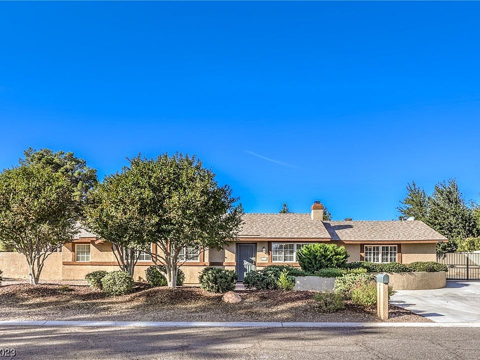 1st image of 3075 Woods Dr