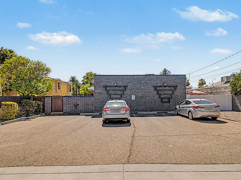 4250 N 27th St #4 — Photo 31