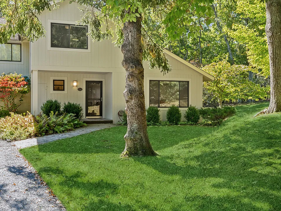 202 Treescape Dr #13A