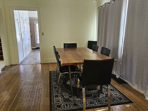 3rd image of 5020 7th Ave NE