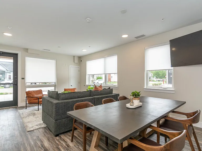 St. Barts Apartments — Photo 5