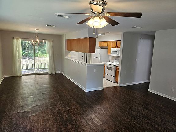 3rd image of 245 Starmount Dr