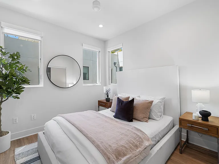 2111 N Cahuenga Blvd #A-1 — Photo 18