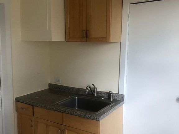 5th image of 488 Warburton Ave