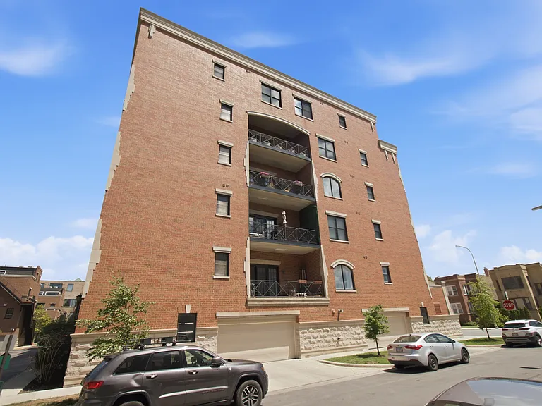2801 N Oakley Ave #203 — Photo 14