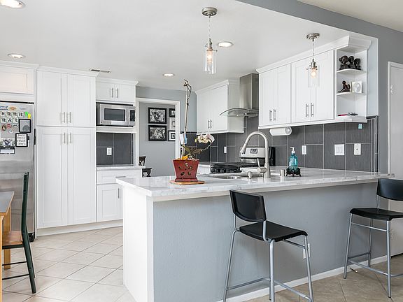 2nd image of 1674 Avenida Oceano