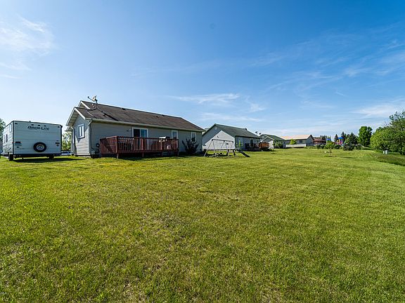 3rd image of 1145 Garnet Blvd