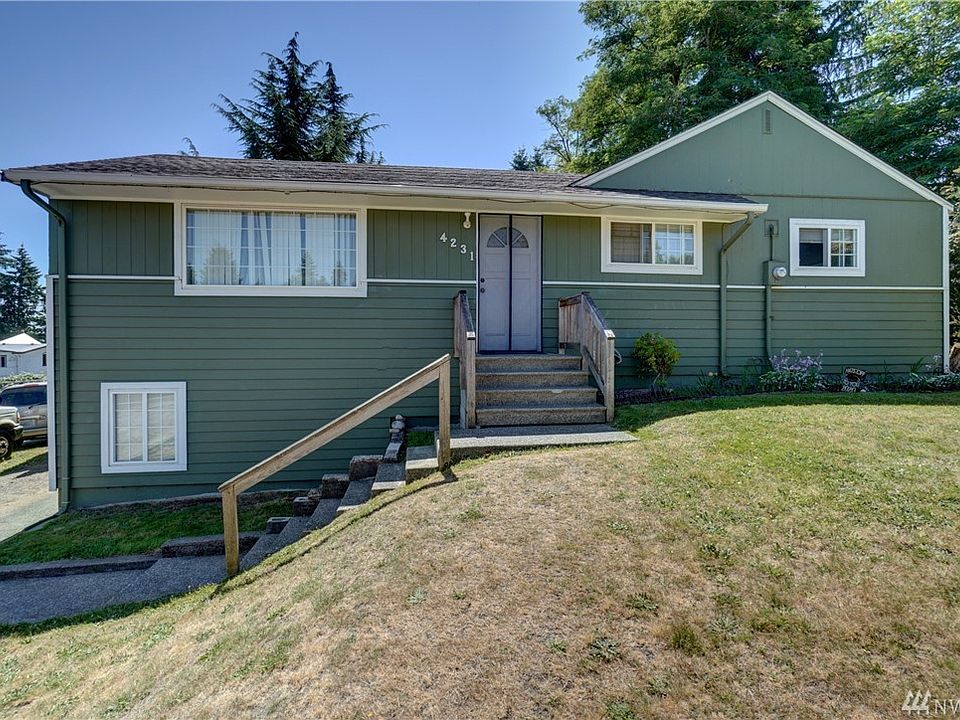 Welcome home! This lovely 4 bedroom, 1.75 bath home has a finished walk-out basement in the wonderful community of SeaTac.