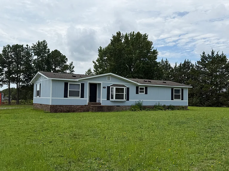 1548 Cornwallis Rd — Photo 1