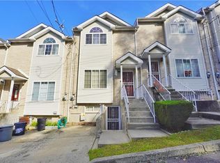 132 Robert Ln, Staten Island, NY 10301