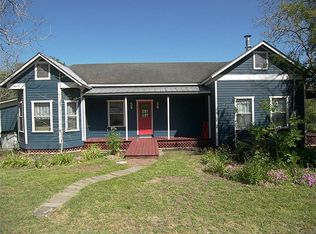 108 W Saint Charles St, Weimar, TX 78962