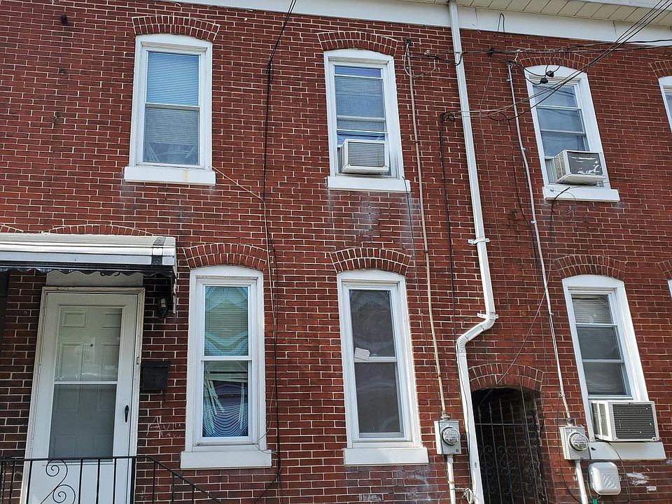 1st image of 833 Beatty St