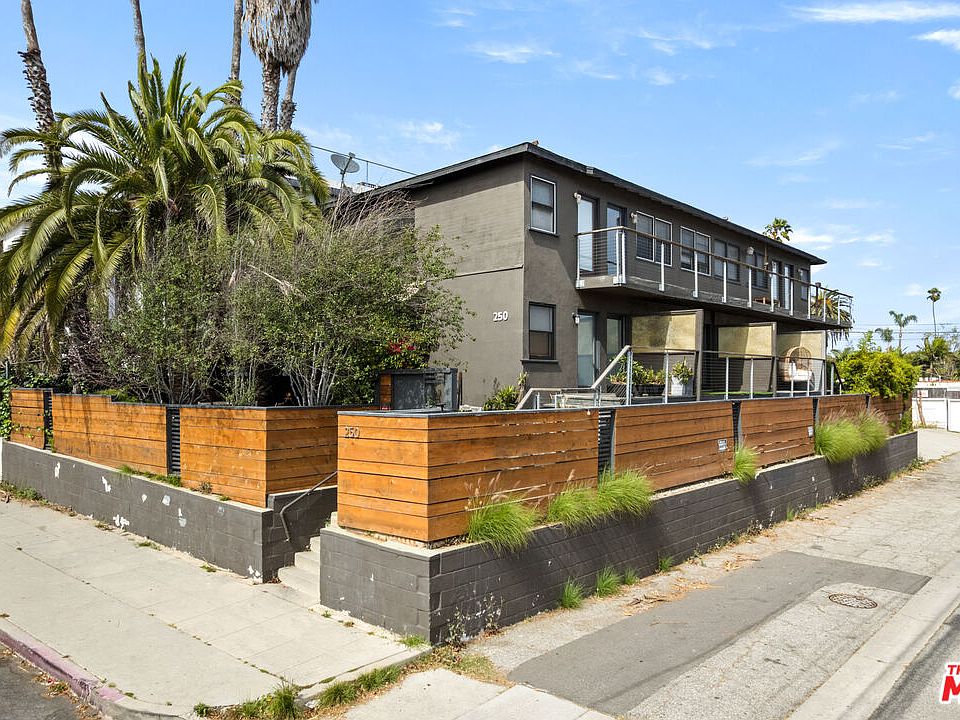 1st image of 250 3rd Ave