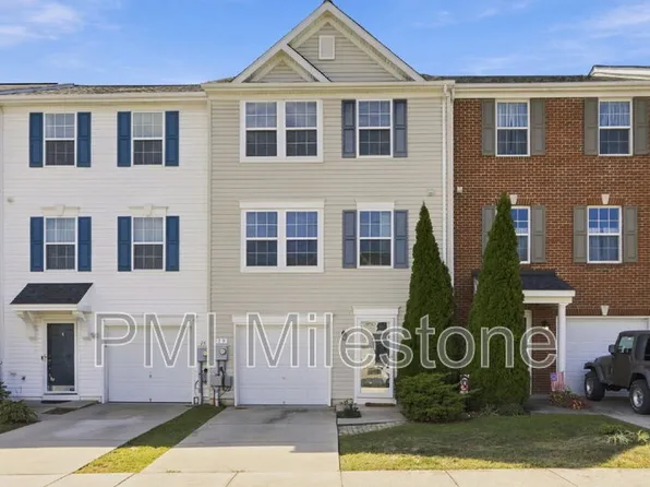 19 Newgate Ct, Falling Waters, WV 25419