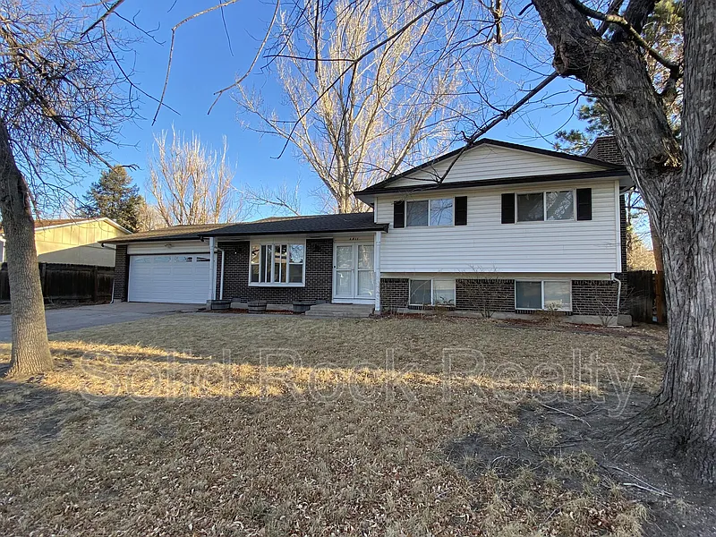 4 bed, 2.5 bath, 1736 sqft, $2,125 — Photo 2