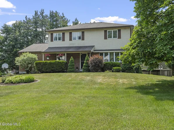 2 Cambridge Drive, Halfmoon, NY 12065